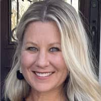 Elizabeth Reimer's Instagram, Twitter & Facebook