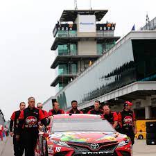 There are already to many rules, the cars are so close in horse power passing is extremely hard, everyone i think nascar is a very long way from having a drivers union and collective bargaining. Nascar Moving Closer To Team Budget Cap Sbnation Com