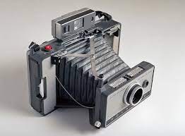 The Instant Camera Also Know As The Polaroid Was Invented In 1923 It Uses Self Developing Film And The Picture Appears Soon Instant Camera Camera Inventions
