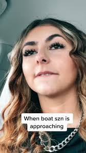 Megan Dingman's Instagram, Twitter & Facebook