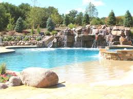 Naturlicher Freiformpool Mit Boulderwasserfall Strandeintritt Und Wellnessbereich Grosser Pool Travel Blog 2019 Outdoor Pool Explore