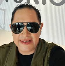 Antes de “Rico Suave” habia un Ecuatoriano camellando en Hollywood. De  bailarin a actor a rapero! #supercarrier #ecuaenhollywood