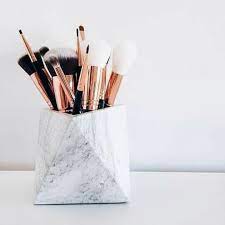 die 7 schonsten diy aufbewahrungsideen fur pinsel the beauty blog beauty lifestyle und vieles mehr cooles makeup aufbewahrung ideen aufbewahrung
