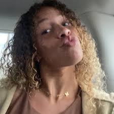 Mara Nelson (@maranelson16)