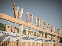 Im jahr 2011 fand das festival beim baumkronenweg in kopfing im innkreis statt. Aktuelles Woodstock Der Blasmusik