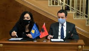 Kandidati për kryeministër i lëvizjes vetëvendosje, albin kurti, dhe numri dy i listës së tij, vjosa osmani, do të dalin sot në një intervistë të përbashkët. Albin Kurti Dhe Vjosa Osmani I Shfrytezojne Hapesirat E Presidences Dhe Kuvendit Per Marreveshje Partiake Insajderi