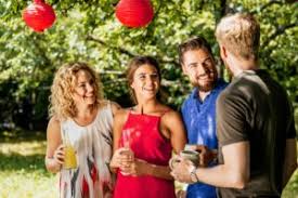 Reprasentative Studie Anlasslich Des Internationalen Tages Der Freundschaft Am 30 Juli Aller Guten Dinge Sind Fast Drei Deutsche Haben Im Schnitt 2 9 Ziemlich Beste Freunde Mydays Unternehmen