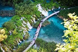 Bukan tak mungkin, negara berbentuk bulan sabit ini akan diserbu wisatawan dalam waktu dekat. Danau Plitvice Objek Wisata Alam Yang Mengagumkan Di Kroasia Indephedia Com