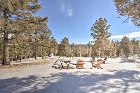 Cabins, luxury suites, 2 bedroom suites, mini suites, and rooms, nestled in the pines of pikes peak. Log Cabin With Mountain Views About 30mi To Pikes Peak Florissant Aktualisierte Preise Fur 2021