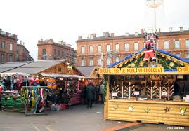 Autant moi, je l'ai pas trop vu venir, même si la pose des illuminations de noël a commencé en octobre (!!!), autant, je sens bien qu'il y'en a qui sont au taquet. Toulouse A Noel On Aime Et Vous Aussi Guide Toulouse Pyrenees