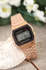 Rengi Ve Modeli Ile Sezon Sikliniza Ortak Olmak Isteyen Dijital Retro Rose Renk Metal Bayan Kol Saatine Sahip Olun Not Uzerindeki Ince Jel Retro Renkler Metal