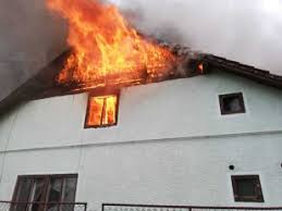 Incendiu la o locuință din timișoara. Incendiu Puternic In Timisoara Acoperisul Unei Case A Luat Foc Foto