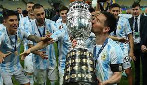 Der klassiker zwischen brasilien und argentinien wird unterbrochen, . Argentinien Besiegt Brasilien Im Finale Der Copa America Lionel Messi Gewinnt Ersten Titel Mit Der Albiceleste