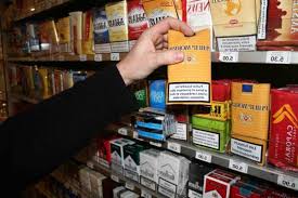 Découvrez les tarifs actuels du tabac marque par marque et comparez les prix des cigarettes en france à ceux pratiqués dans les pays étrangers. Prix Du Tabac A Rouler Et A Tuber Apres L Augmentation