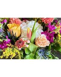 Holding a funeral will never be easy, but there are ways to make it an important part of the healing process for those who have. Redbud Floral Norman Ok Locally Owned Florist