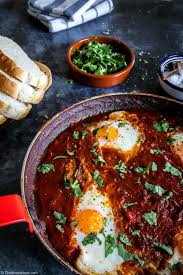Easy Shakshuka Baked Eggs In Tomato Sauce How To Make Shakshuka Recipe In 2020 Healthy Vegetable Recipes Shakshuka Vegetarian Recipes Lunch