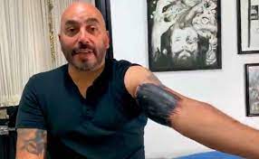 El artista confesó que en un principio le sugirió a lupillo cubrir el tatuaje de belinda con una catrina pero el cantante optó por otro diseño. N Ivzqj2pumhim