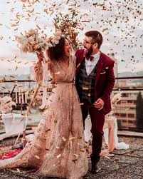 When it comes to people you care about, it's pretty much a given that any time money enters the equation things might start to get a little sticky. 13 Rules How Much To Spend On A Wedding Gift Main Information Here