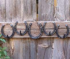 Pin By Stephanie Bailey On House Decor Horseshoe Decor Horseshoe Hat Rack Horseshoe Crafts