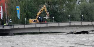 Im stadtgebiet erreichte das wasser der zulaufbäche des inns bereits. Inn Tritt Uber Die Ufer Hochwasser Alarm Wetter At