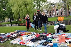 Op koningsdag kun je van 8 tot 18 uur terecht in het stadspark voor de jaarlijkse vrijmarkt. Sta Je Op Koningsdag Op Een Vrijmarkt In Rotterdam Dit Moet Je Weten