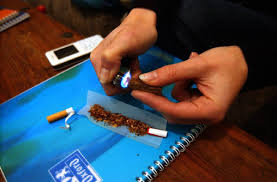 C'était l'année de we found love de rihanna et je m'y identifiais beaucoup. Amende Forfaitaire Sur Le Cannabis Les Nombreux Bobos Fumeurs De Joints Craindront D Etre Verbalises Paris 75000
