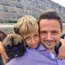 „dziękuję za wsparcie w kampanii wszystkim, którzy byli ze mną przez te ostatnie miesiące. Rafal Trzaskowski Dzis Swoje Swieto Obchodzi Jeden Z Czlonkow Naszej Rodziny Babel A Moje Dzieciaki Wlasnie Napisaly Ze Z Okazji Dnia Psa Babel Inaczej Niz Zwykle Postanowil Spedzic Caly Dzien