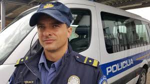 Crowds of migrants have scuffled with croatian police in at least two places along the border with serbia as they seek to enter the european union. On The Ground At The Bosnian Croatian Border Where Migrant Tensions Are Rising Euronews