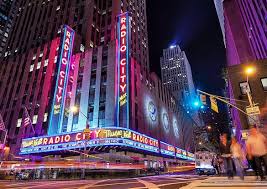 The Popular Radio City Music Hall In New York City City Hall Nyc New York Pictures Radio City Music Hall