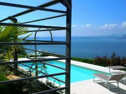 In kooperation mit führenden anbietern für ferienhäuser und ferienwohnungen am gardasee, aber auch hotels, hostels und bed and breaksfasts können wir ihnen fast 10.000 unterkünfte am lago di garda anbieten. Ferienwohnung Mit Pool Und Panoramaseeblick Torri Del Benaco Herr Ch Kauck