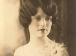 CLUB WOMAN EXTRAORDINAIRE