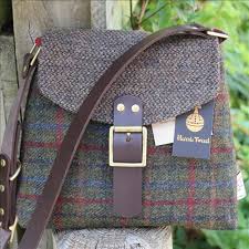 Harris Tweed Shoulder Bag An Incredibly Stylish And Well Proportioned Bag Entirely Handmade From Brown Tweed And Olive Red And B Bags Leather Handbags Purses