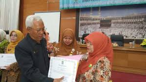 Check spelling or type a new query. Kepala Smpn 3 Kota Bekasi Raih Kepala Sekolah Berprestasi Smpn 3 Kota Bekasi