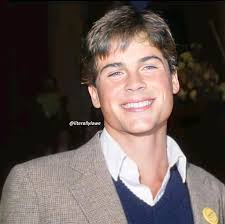 𝙍𝙊𝘽𝙀𝙍𝙏 𝙇𝙊𝙒𝙀 (@literallylowe) • Instagram photos and videos