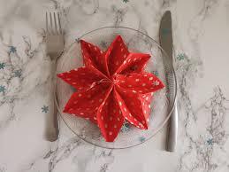 Vous voulez créer une décoration de table unique et originale? Pliage Serviette De Noel En Etoile
