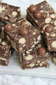 A No Bake Chocolate Traybake Made Of All Things Delicious Biscuits Maltesers Dark And Milk Choc Chocolate Traybake Chocolate Tiffin Recipe Tray Bake Recipes