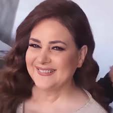 May 21, 2021 · دنيا سمير غانم تتوسط والديها دلال عبدالعزيز وسمير غانم وشقيقتها إيمي وكانت وسائل الإعلام المصرية نقلت عن مصدر طبي قوله إن الفنانة دلال عبدالعزيز تعاني من فشل رئوي، وتوضع على جهاز تنفس صناعي. Ø¹Ù…Ø±Ùˆ Ø³Ø¹Ø¯ ÙŠÙƒØ´Ù Ù…Ø§ Ø¬Ø±Ù‰ ÙÙŠ Ù…ÙƒØ§Ù„Ù…ØªÙ‡ Ù…Ø¹ Ø¯Ù„Ø§Ù„ Ø¹Ø¨Ø¯ Ø§Ù„Ø¹Ø²ÙŠØ² Ù…Ù† Ø§Ù„Ù…Ø³ØªØ´ÙÙ‰ ÙƒØ§Ù†Øª ØªÙ„Ù‡Ø« Ø¨Ø³Ø¨Ø¨ Ø¶ÙŠÙ‚ Ø§Ù„ØªÙ†ÙØ³ Ù…Ø¬Ù„Ø© Ù‡ÙŠ