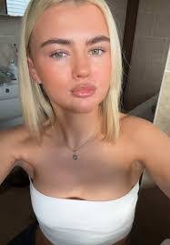 Leanna Hebert's Instagram, Twitter & Facebook