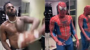 Homem-Aranha ou Anaconda? Jason Derulo se veste de super-herói e viraliza  por “volume extra” no uniforme; confira as melhores reações na web! - Hugo  Gloss