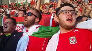 L'angleterre est actuellement en tête du groupe b (4 pts), devant le pays de galles, la slovaquie (3 pts) et la russie (1 pt). Pays De Galles Russie Euro 2016 Supporters Gallois Youtube