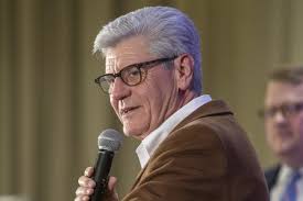 Phil Bryant denies involvement in Brett Favre's volleyball stadium