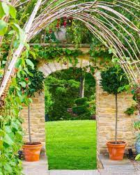 arches et portiques 7 idees pour embellir votre jardin arche jardin pergola rustique jardins