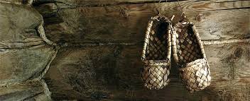 в древности на руси это считалось исключительно мужской одеждой Lapti V Nashi Dni Schitayutsya Oberegom Ot Raznyh Bed Nash Ural