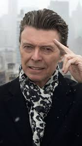 Para Leo, interpretar a David Bowie en Rock Jude Fest no es un personaje…  es conectar con la creatividad y la libertad que Bowie dejó en el rock. ⚡️