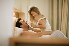 Toma todo el tiempo que quieras para hacer que esos besos se prolonguen lo más posible y ya verás como tu pareja está lista en minutos. Consejos Para Sorprender A Tu Novio En La Cama Actitudfem