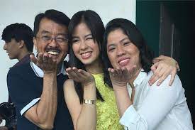 She is an actress, known for walwal (2018), d'ninang (2020) and loving in tandem (2017). Kiss Kisses Delavin Parents Business
