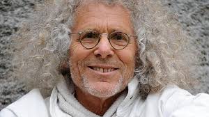 Vergoldetes Schamhaar von Rainer Langhans gewinnt Kunstpreis