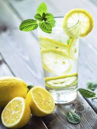 11 Grunde Warum Ich Jeden Morgen Zuerst Ein Glas Zitronenwasser Trinke Wunderweib