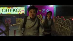 Bearing somewhat of an uncanny resemblance to recent events in hong kong, exit is a korean disaster film in which a mad scientist releases a . Film Korea Exit Upaya Menyelamatkan Diri Dari Gas Beracun Kumparan Com
