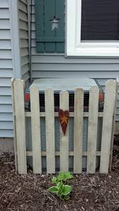 We brought amazing diy ideas to decorate the garden. Vegetable Garden Fence Ideas Simple Garden Fence Ideas How To Build A Garden Fence With Chicken Diy Garden Fence Primitive Decorating Fenced Vegetable Garden